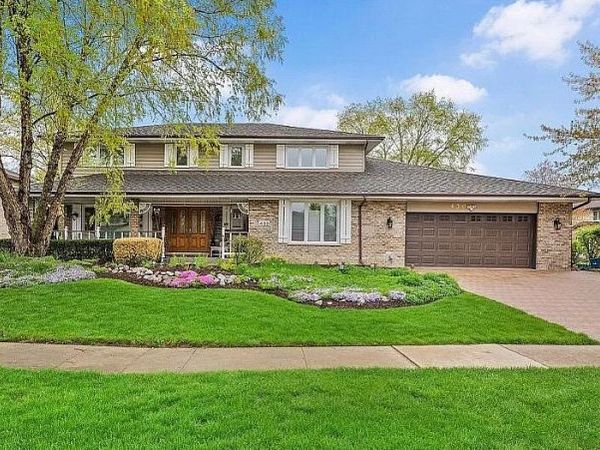 430 Waterford Drive , Willowbrook, IL 60527
