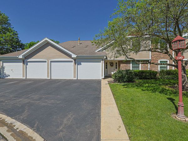 220 OAK KNOLL Court , Unit B2, Schaumburg, IL 60193