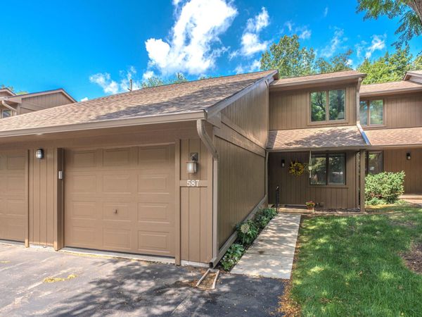 587 Park Place, Saline, MI 48176