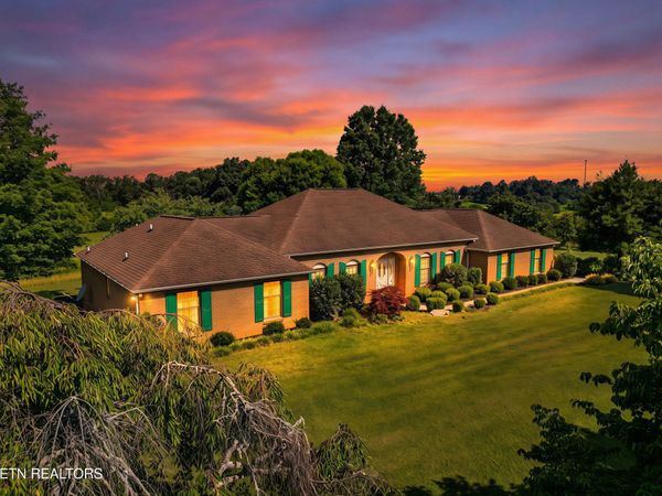 377 Thomas Loop Rd, Sevierville, TN 37876