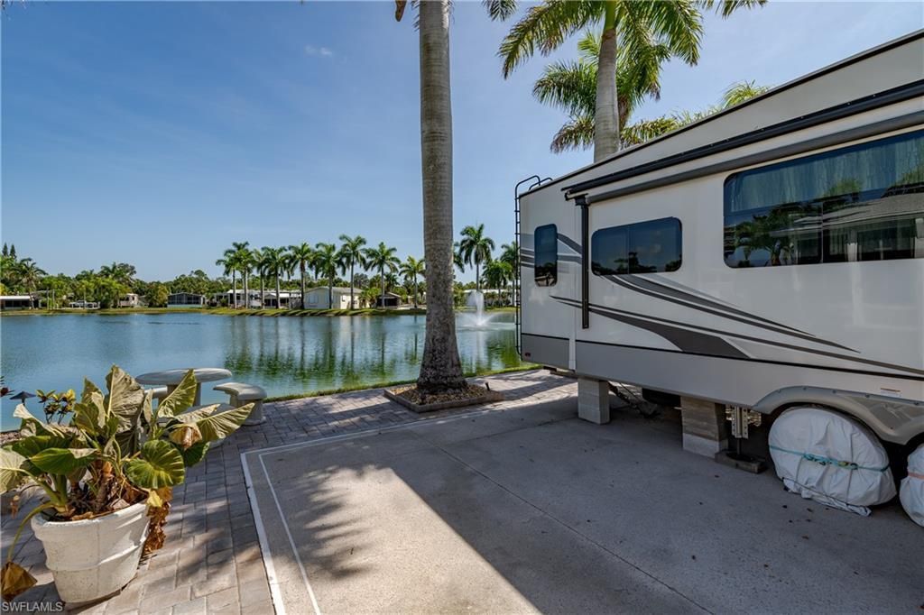 1146 Silver Lakes Blvd, Naples, FL 34114 Photo