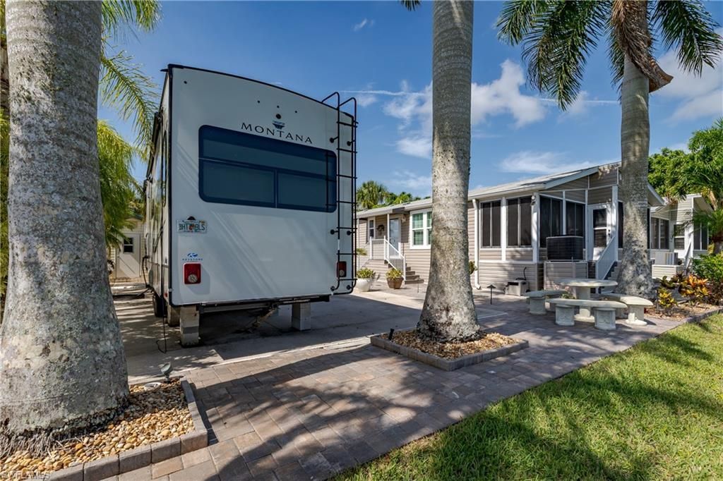 1146 Silver Lakes Blvd, Naples, FL 34114 Photo