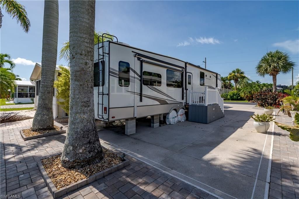 1146 Silver Lakes Blvd, Naples, FL 34114 Photo