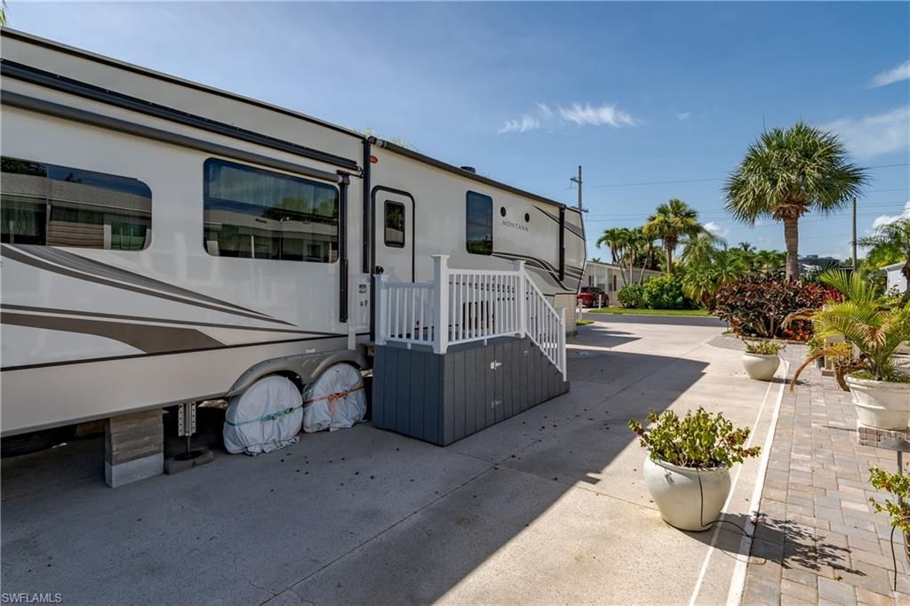 1146 Silver Lakes Blvd, Naples, FL 34114 Photo