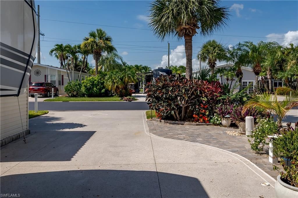 1146 Silver Lakes Blvd, Naples, FL 34114 Photo