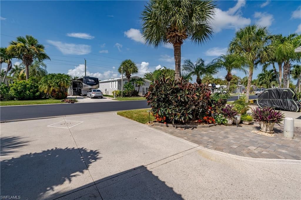 1146 Silver Lakes Blvd, Naples, FL 34114 Photo