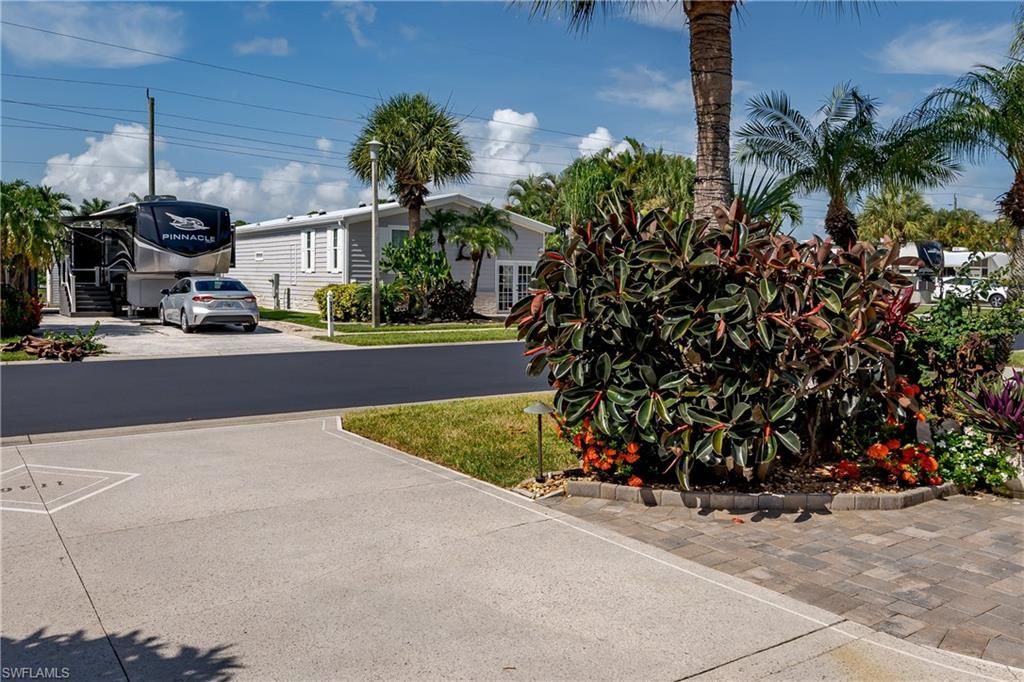 1146 Silver Lakes Blvd, Naples, FL 34114 Photo