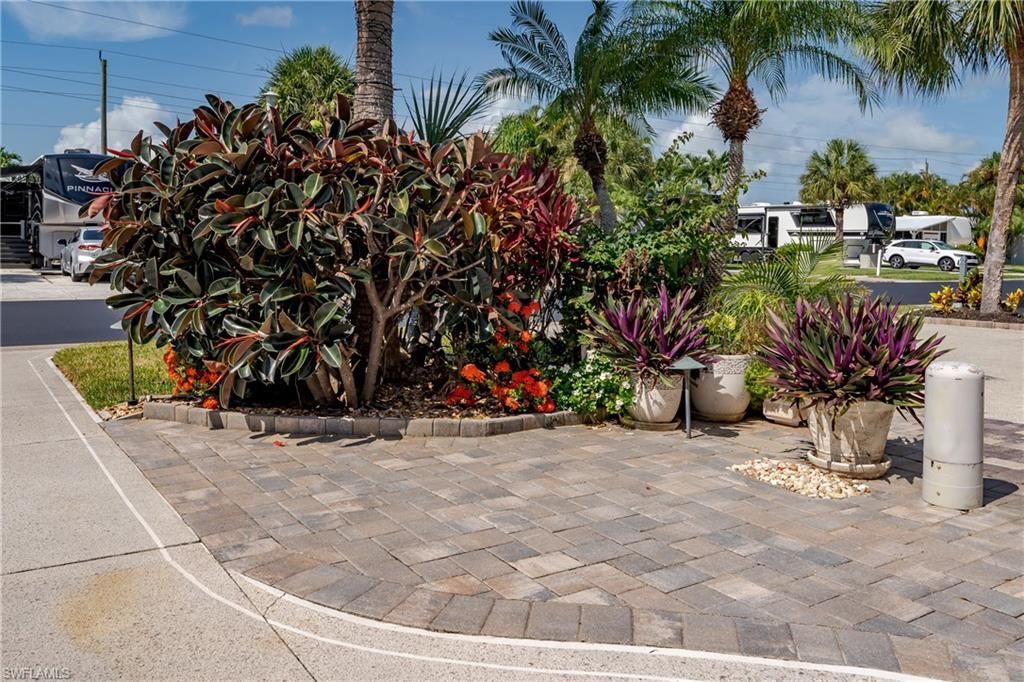 1146 Silver Lakes Blvd, Naples, FL 34114 Photo