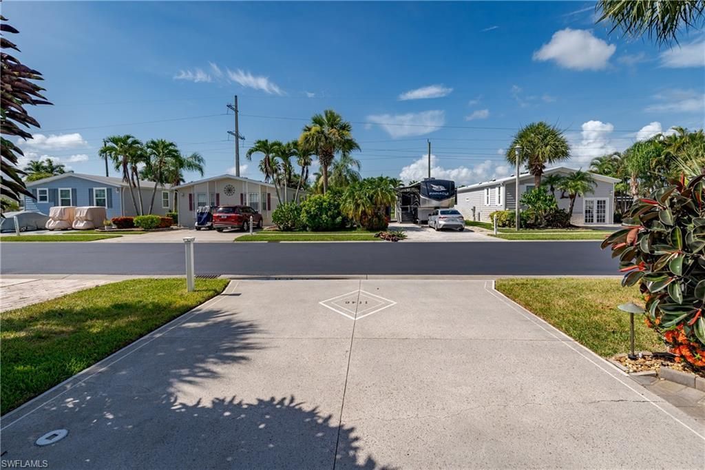 1146 Silver Lakes Blvd, Naples, FL 34114 Photo