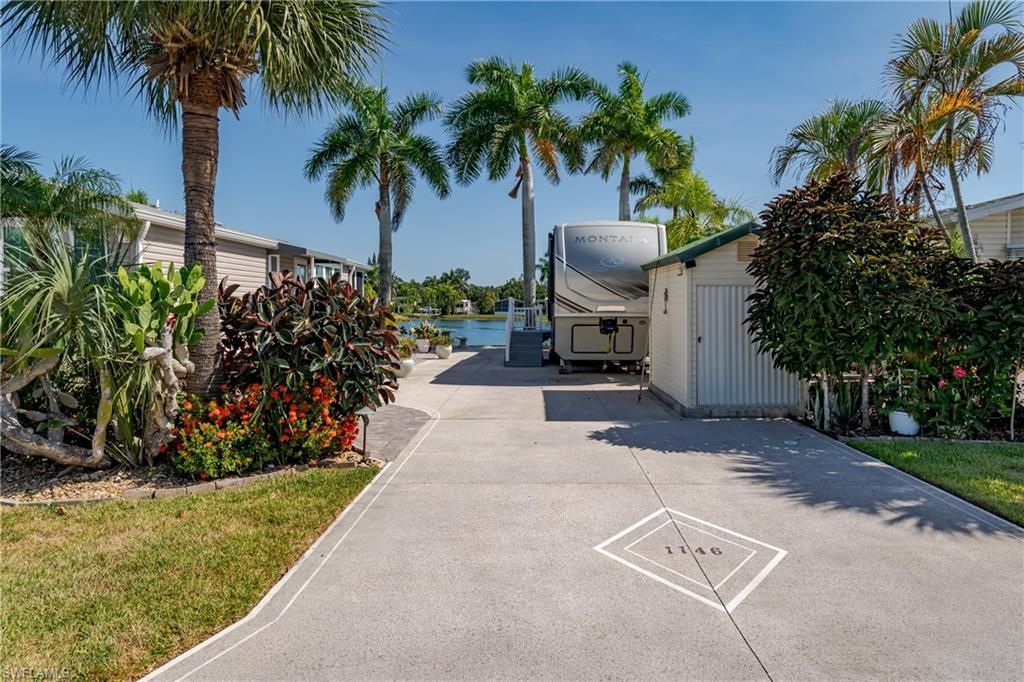 1146 Silver Lakes Blvd, Naples, FL 34114 Photo