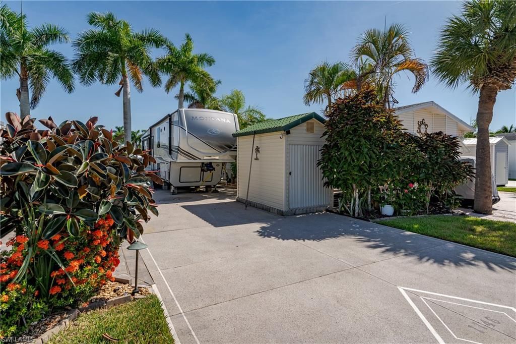 1146 Silver Lakes Blvd, Naples, FL 34114 Photo