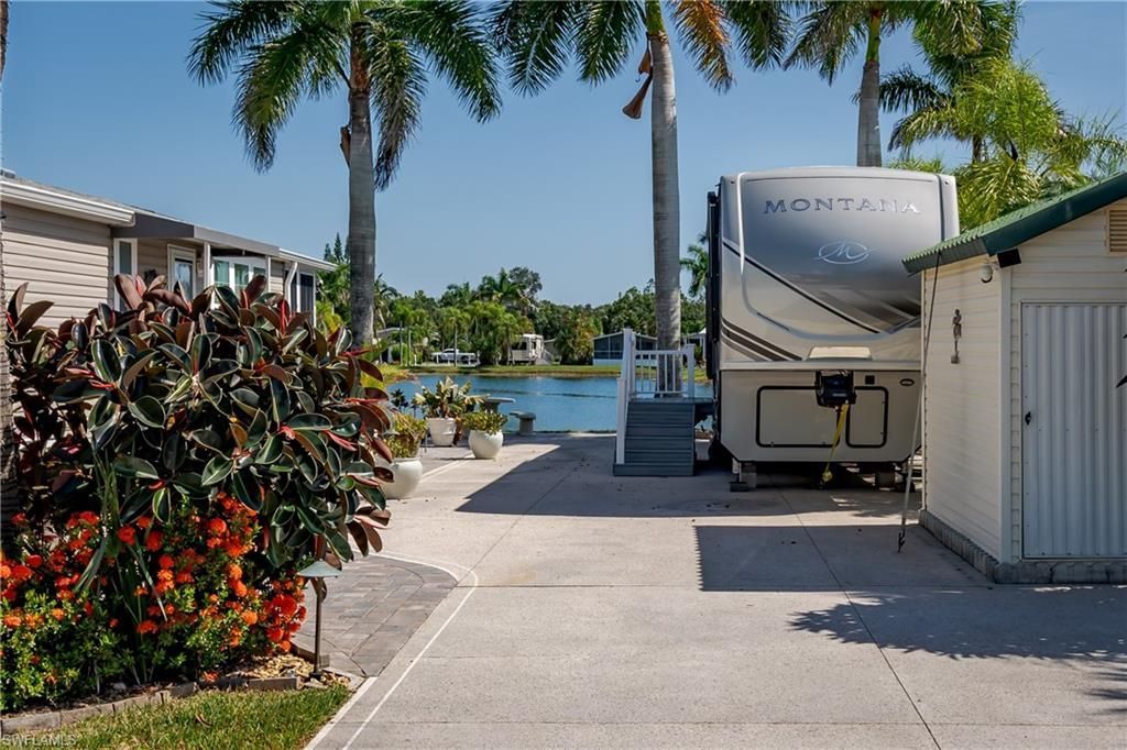 1146 Silver Lakes Blvd, Naples, FL 34114 Photo