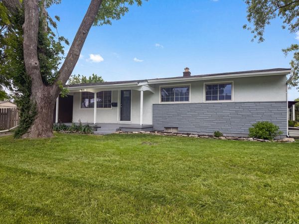 2884 Kingston Avenue , Grove City, OH 43123
