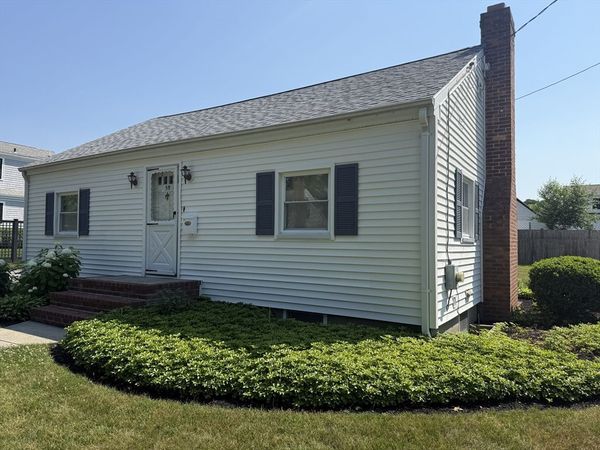 59 Anthony St, Unit 1, Dartmouth, MA 02748