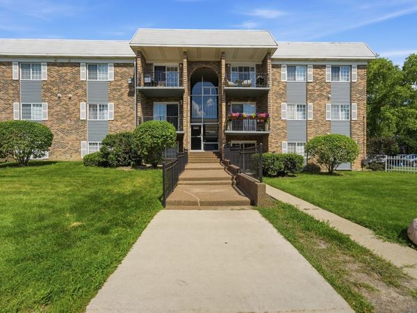 1621 N Windsor Drive , Unit 215, Arlington Heights, IL 60004