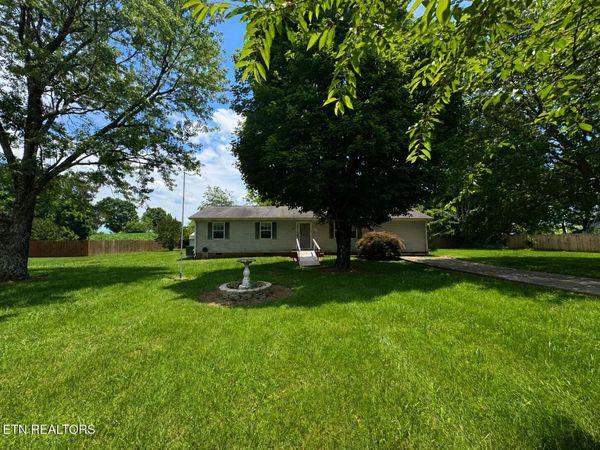 119 Cherokee Circle , Madisonville, TN 37354