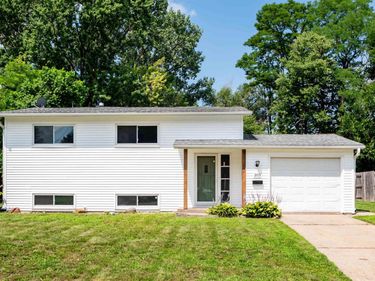 203 ARROW Street, Pekin, IL 61554