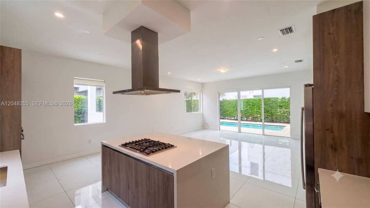 10108 NW 77th St , Unit 10108, Doral, FL 33178 Photo