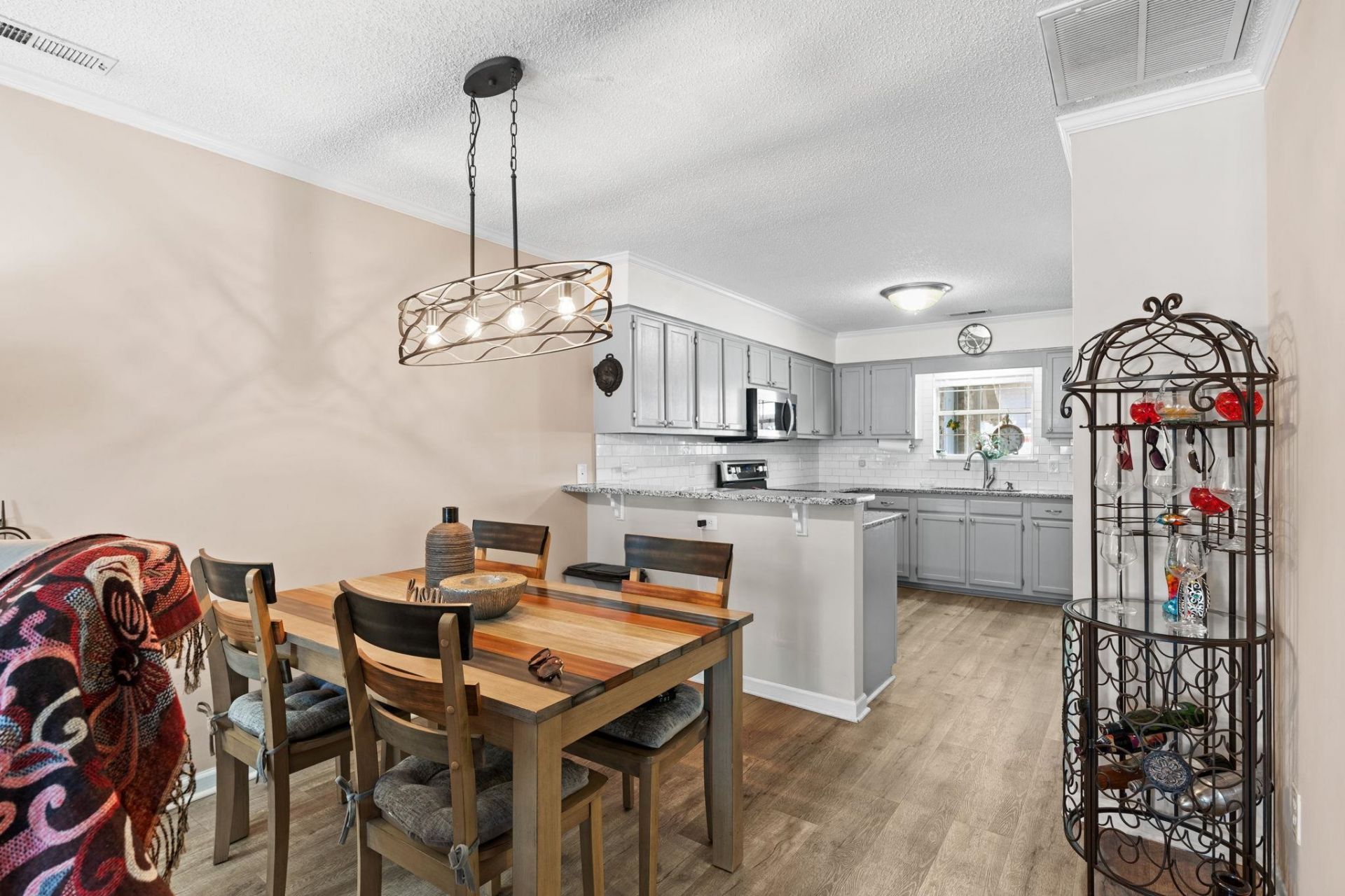 180 Parkway Ln. Photo 5