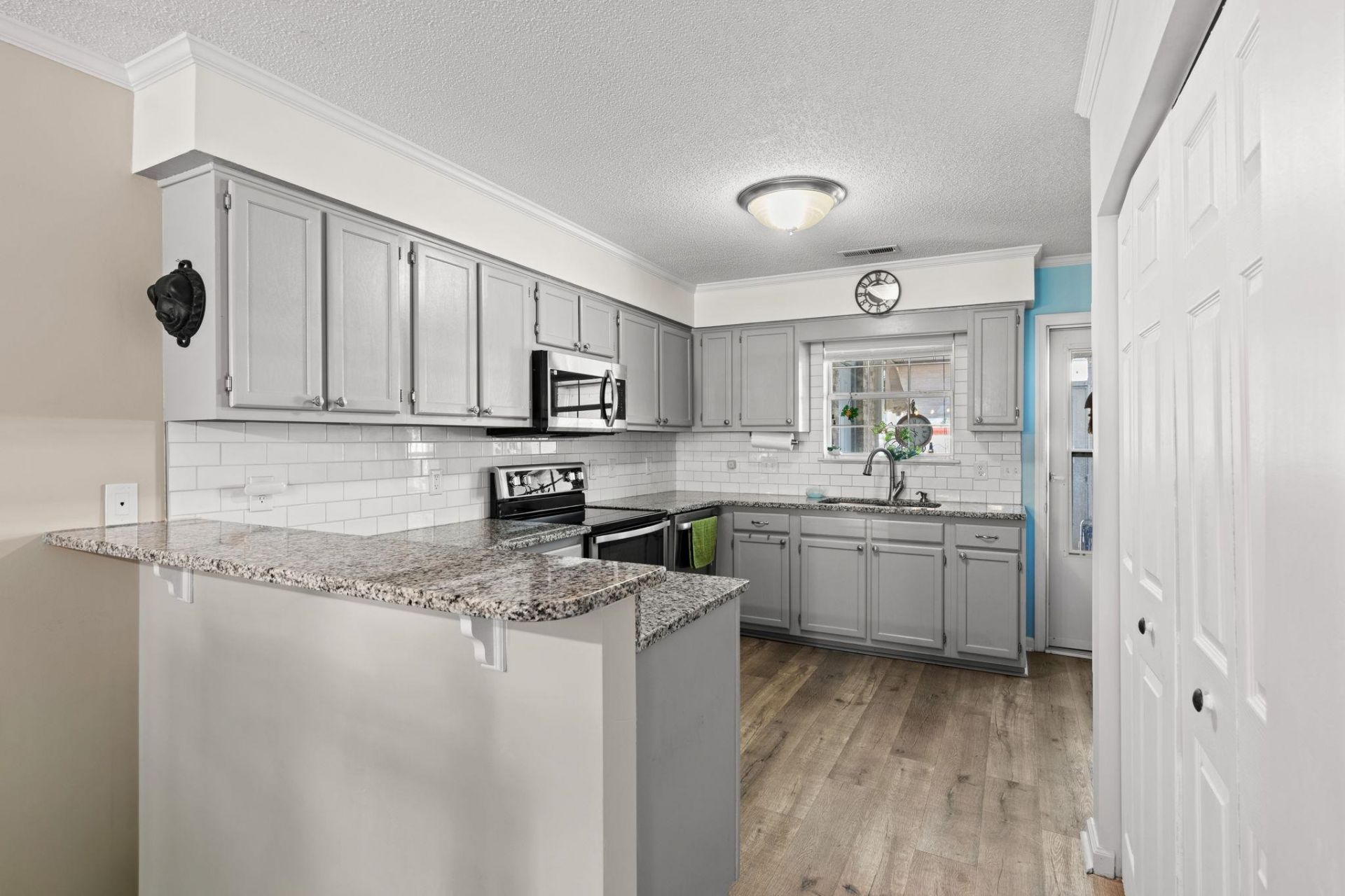180 Parkway Ln. Photo 6