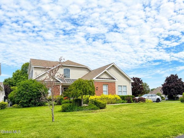 37 Cheshire Way, Loudonville, NY 12211