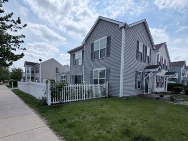 1572 Victoria Park Circle , Aurora, IL 60504