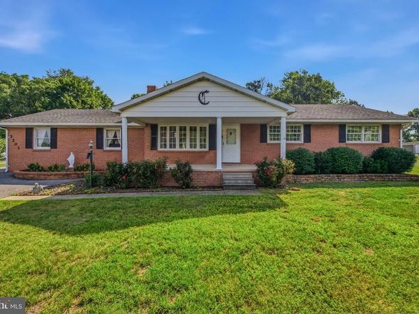 3203 CHARLES TOWN ROAD, KEARNEYSVILLE, WV 25430