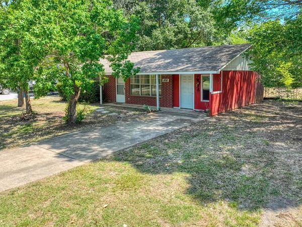 808 N Wright Avenue, Kerens, TX 75144