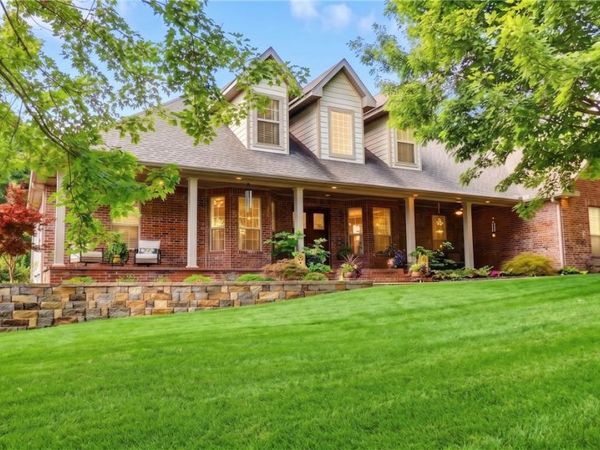 2305 E Whispering Oaks Lane , Fayetteville, AR 72701