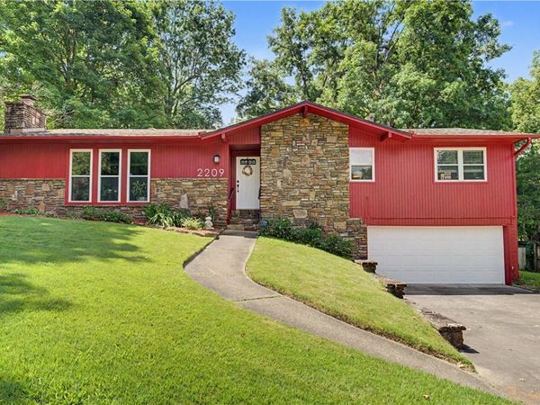2209 E Elaine Avenue , Fayetteville, AR 72703