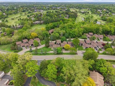 4261 Wabeek Lake Drive S, Bloomfield Hills, MI 48302