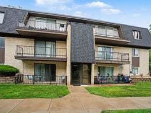 11115 S 84th Ave, Unit 2B, Palos Hills, IL 60465