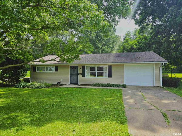 307 E CENTER Street, Oakford, IL 62673