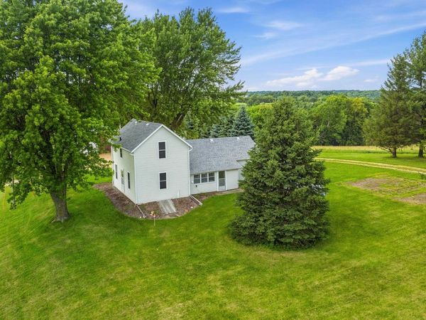 7368 S 52 Route, Dubuque, IA 52003
