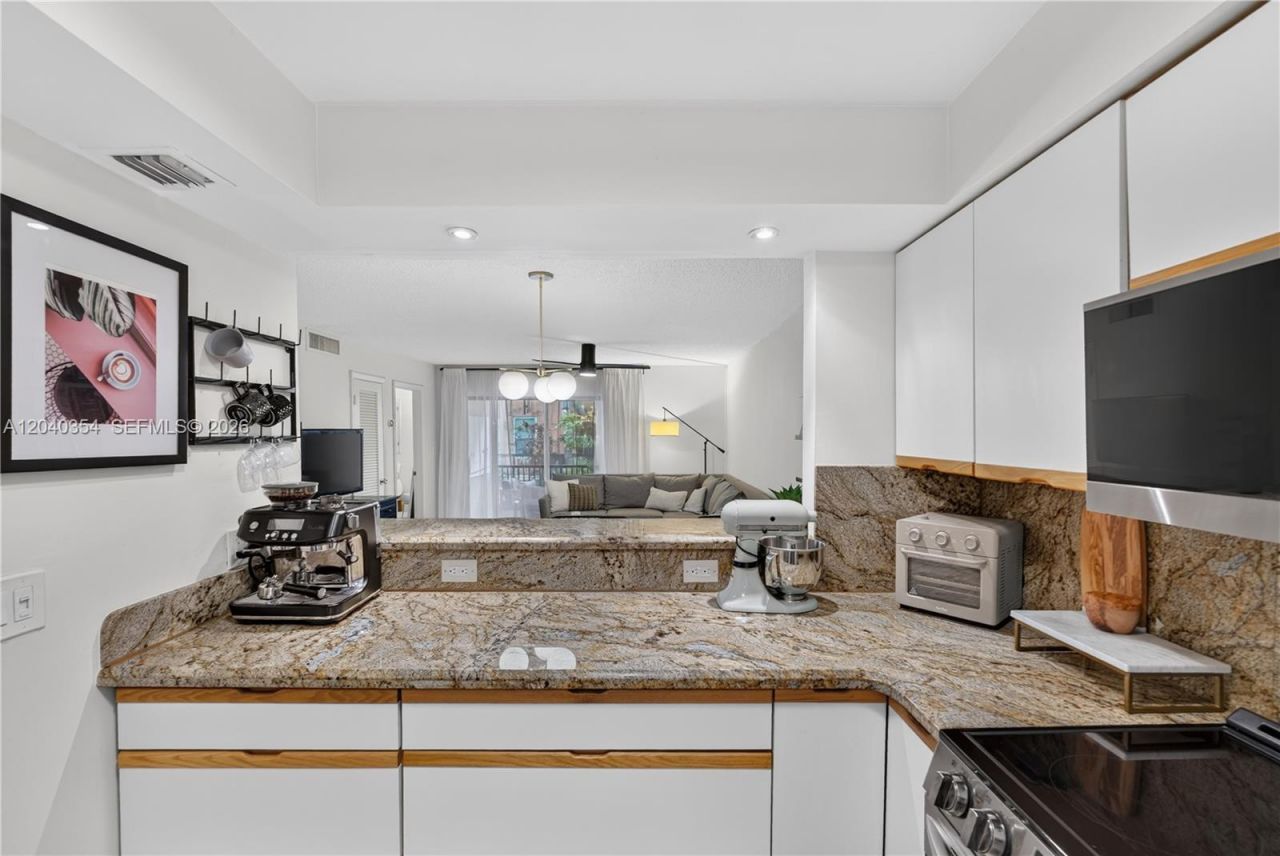 630 Tennis Club Dr, Unit 107, Fort Lauderdale, FL 33311 Photo