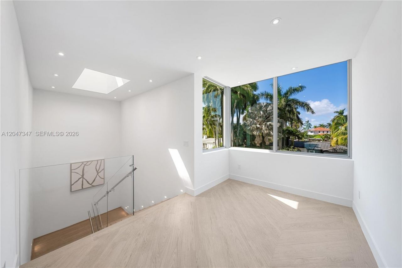 7701 Coquina Drive, North Bay Village, FL 33141 Photo