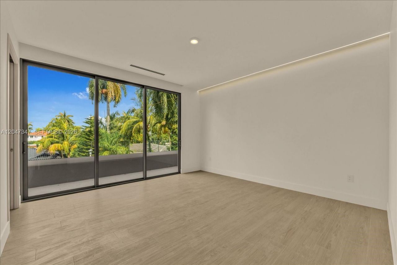 7701 Coquina Drive, North Bay Village, FL 33141 Photo