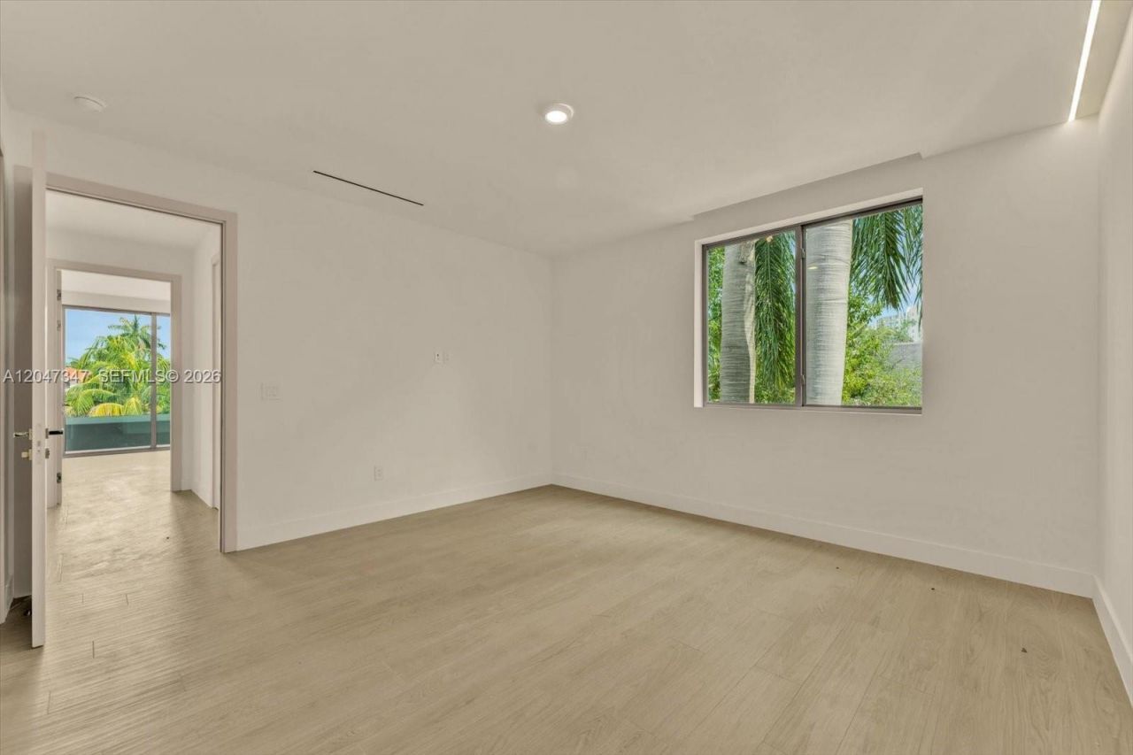 7701 Coquina Drive, North Bay Village, FL 33141 Photo