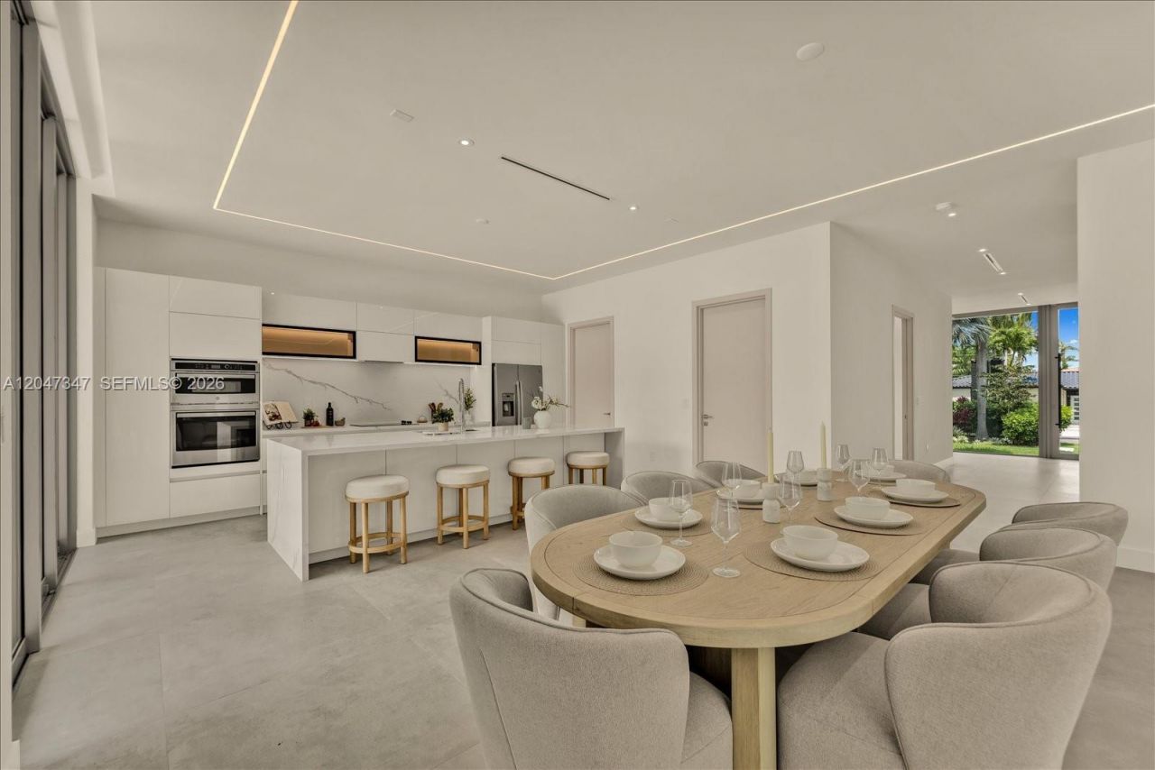 7701 Coquina Drive, North Bay Village, FL 33141 Photo