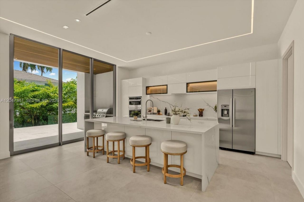 7701 Coquina Drive, North Bay Village, FL 33141 Photo