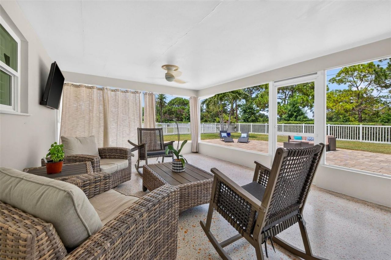 616 Pineland Avenue, Belleair, FL 33756 Photo