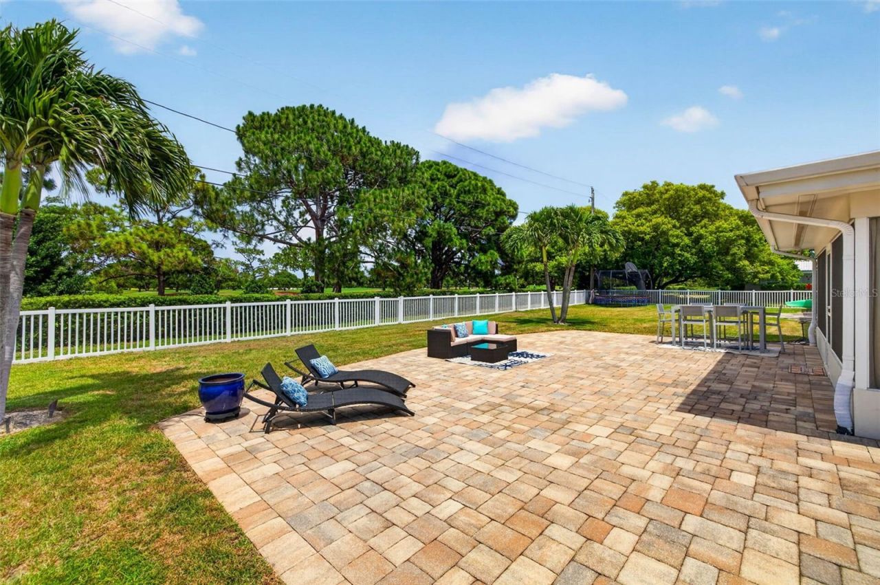 616 Pineland Avenue, Belleair, FL 33756 Photo