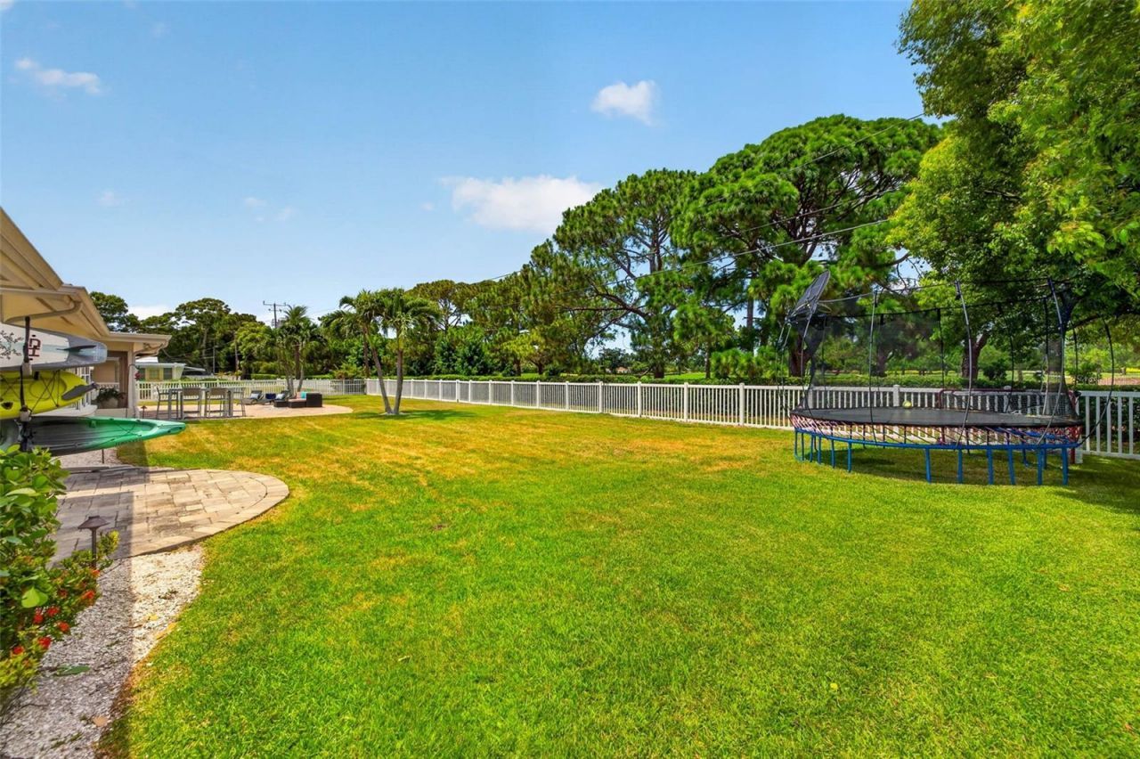 616 Pineland Avenue, Belleair, FL 33756 Photo