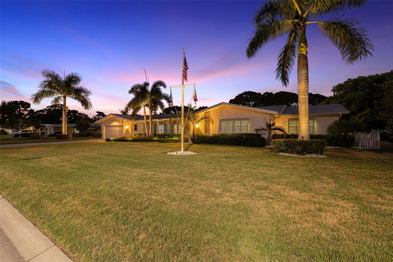 616 Pineland Avenue, Belleair, FL 33756 Photo