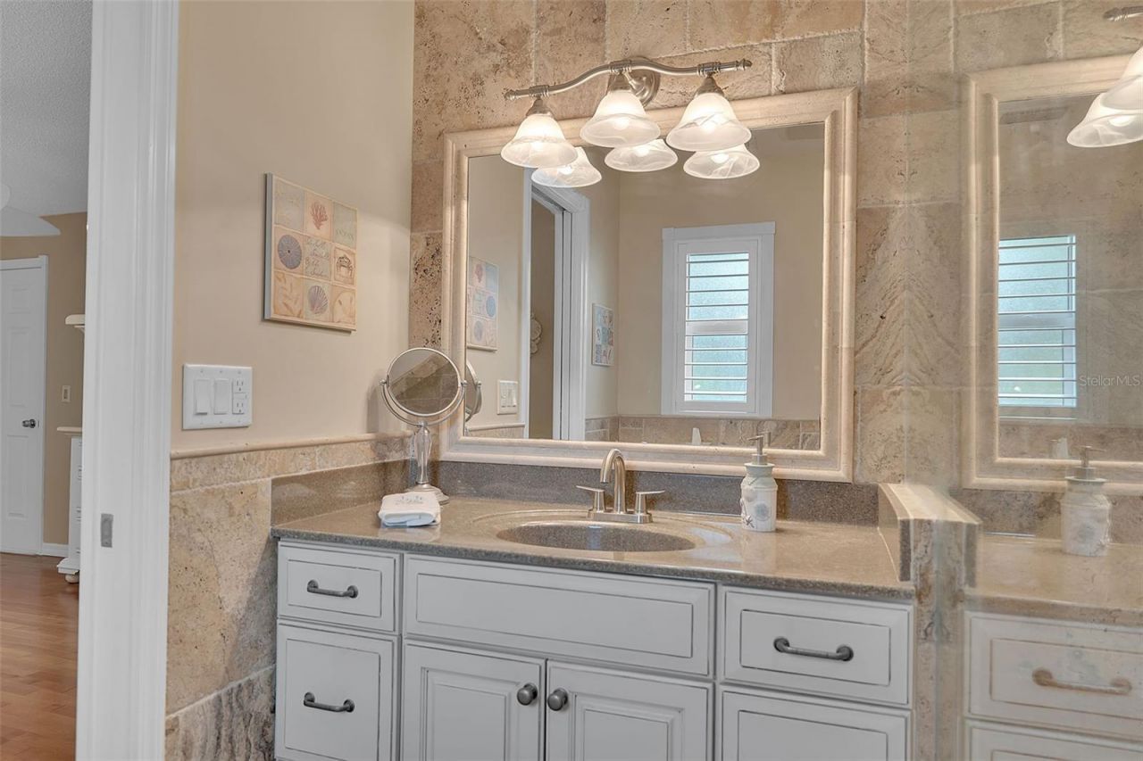 732 S Gondola Drive, Venice, FL 34293 Photo
