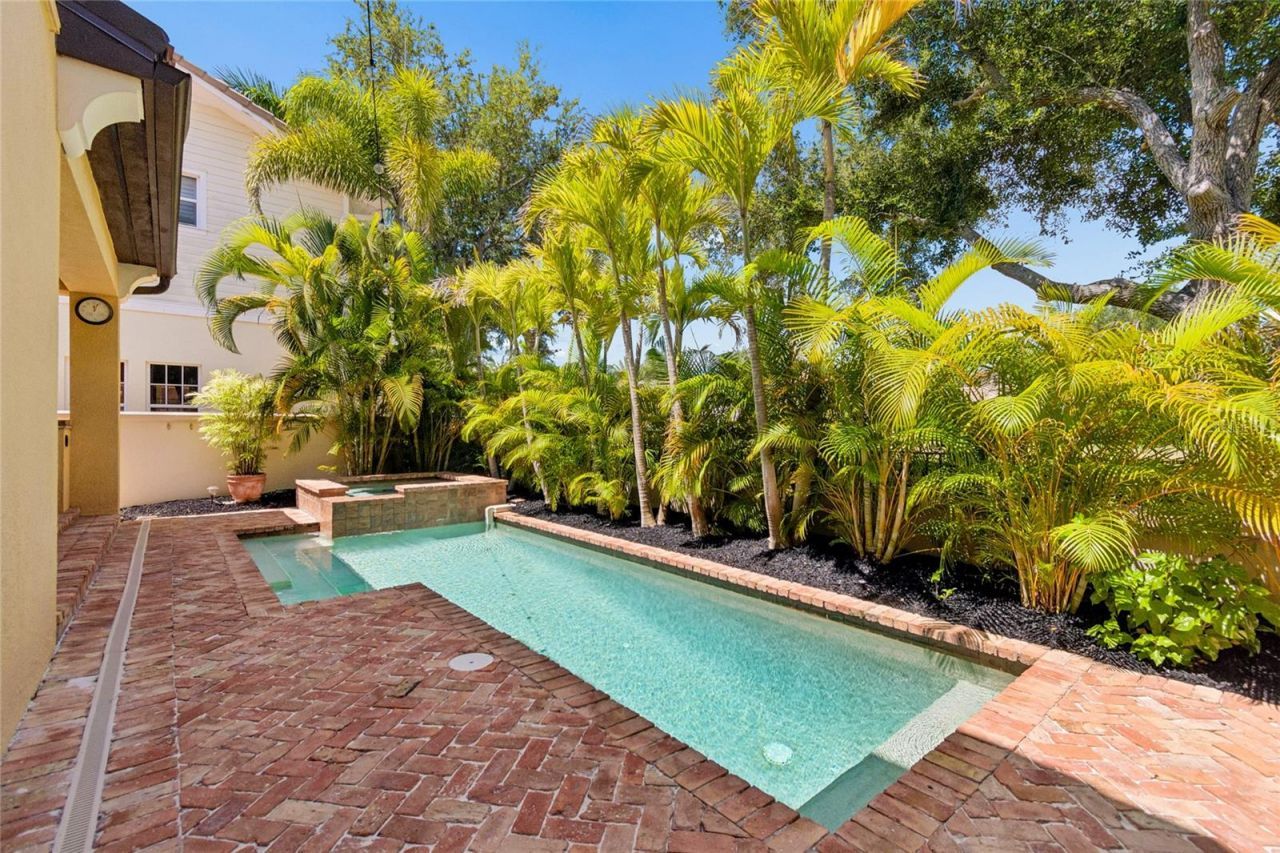 6009 Yeats Manor Drive, Tampa, FL 33616 Photo