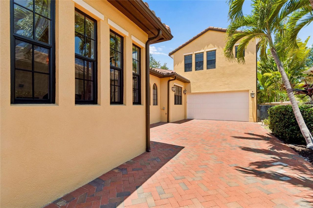 6009 Yeats Manor Drive, Tampa, FL 33616 Photo