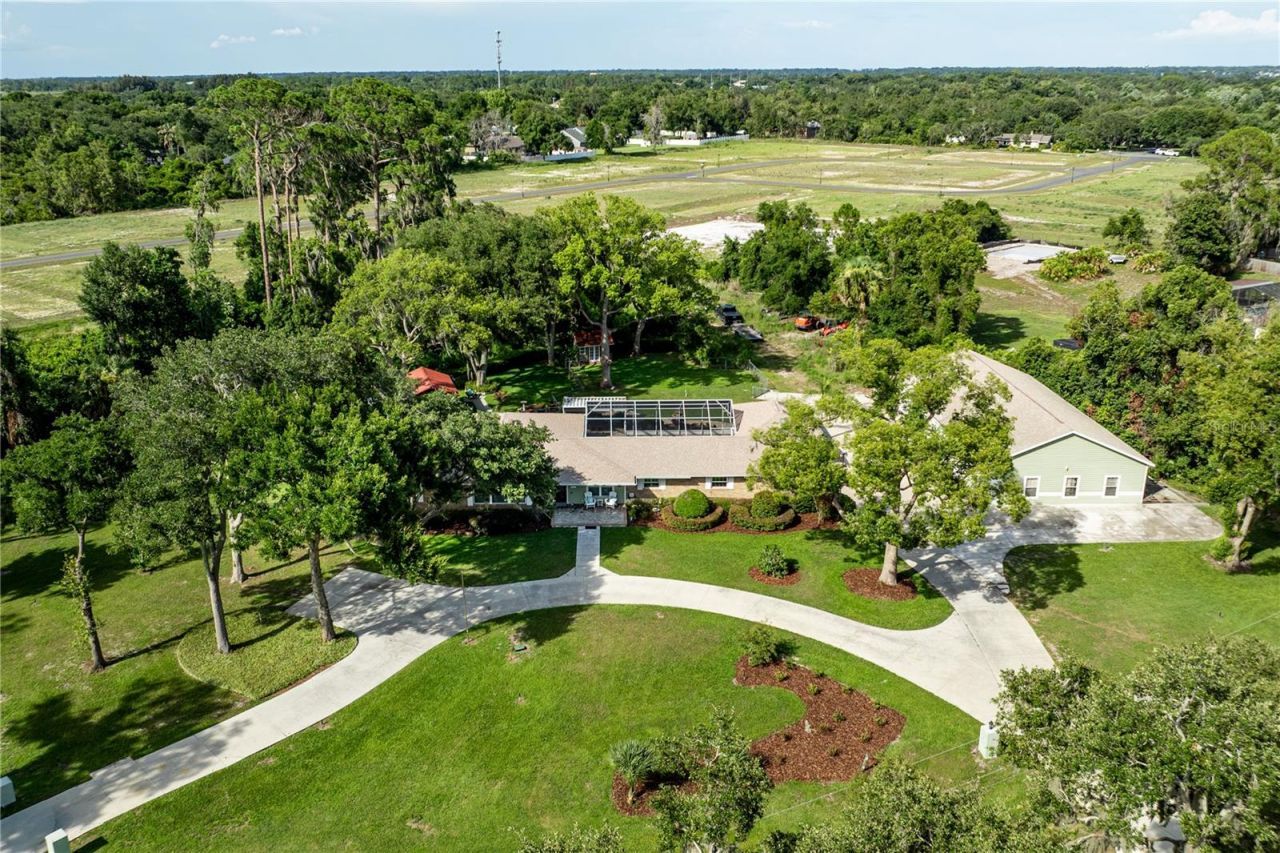 32834 Lakeshore Drive, Tavares, FL 32778 Photo