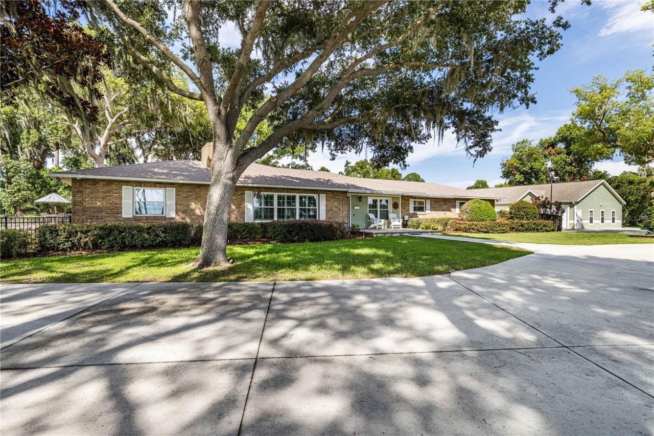 32834 Lakeshore Drive, Tavares, FL 32778 Photo