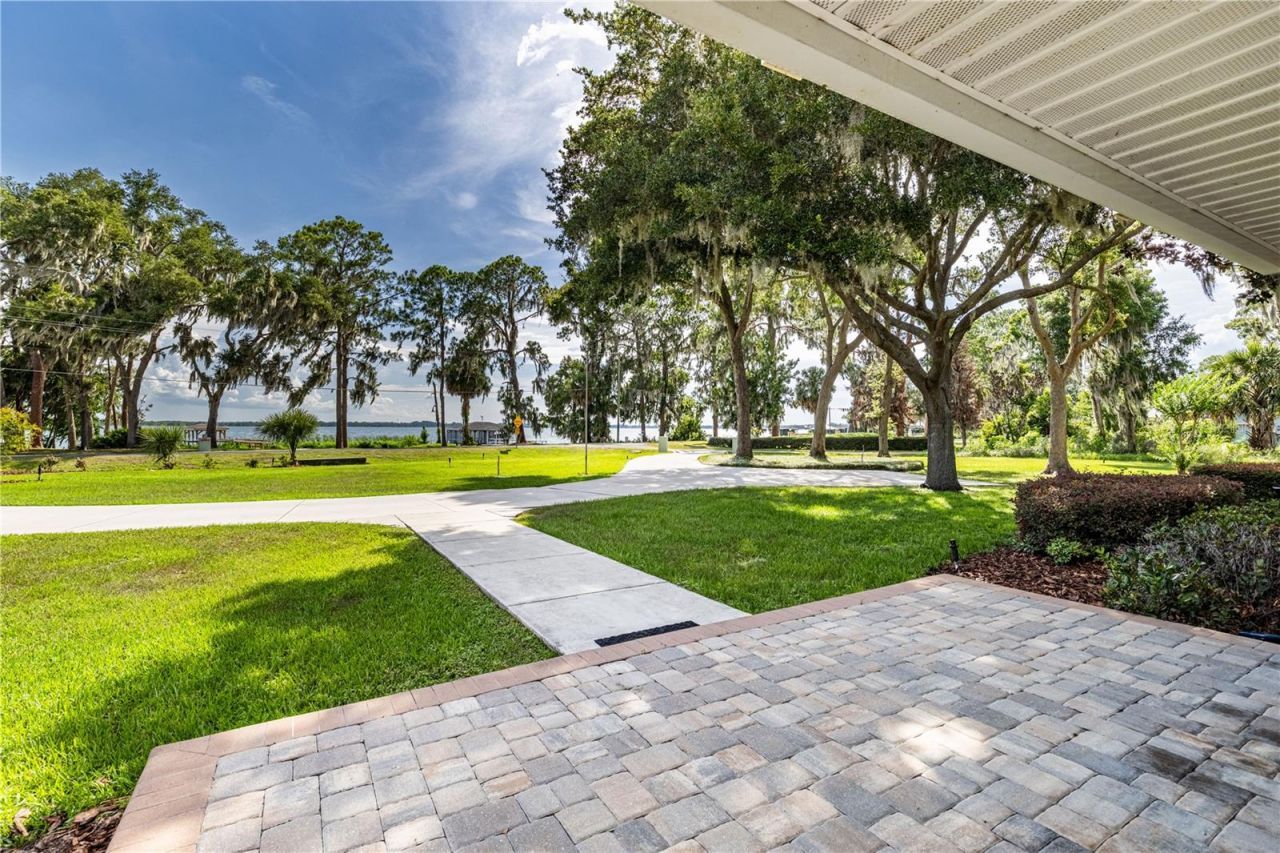 32834 Lakeshore Drive, Tavares, FL 32778 Photo
